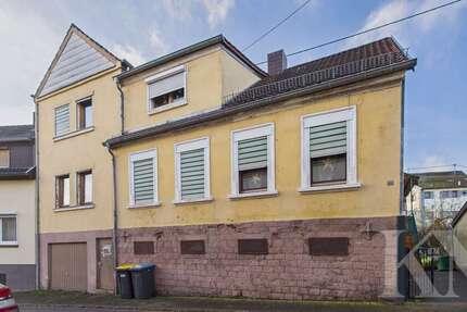 Haus Schiffweiler - 9 Zimmer, 165 m&sup2;, 115.000&euro; | Angebot:25293700