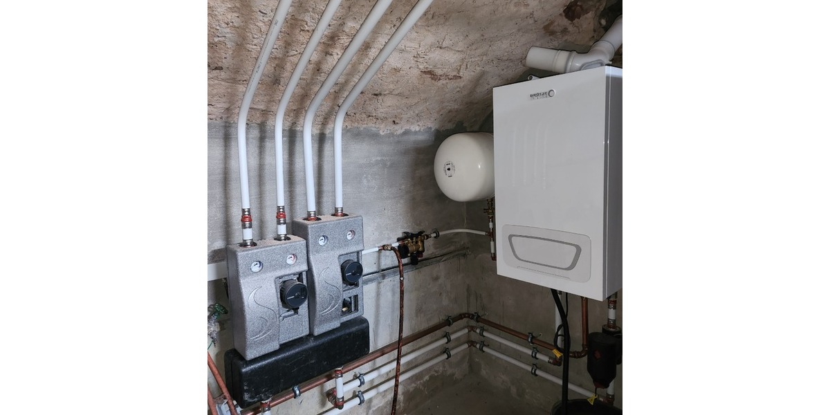 Top-Renditeobjekt: 5 Wohneinheiten im historischen Schulhaus mit großem Entwicklungspotenzial - Mehrfamilienhaus, Wohnhaus Althornbach Bödingerhof | Angebot:24700023