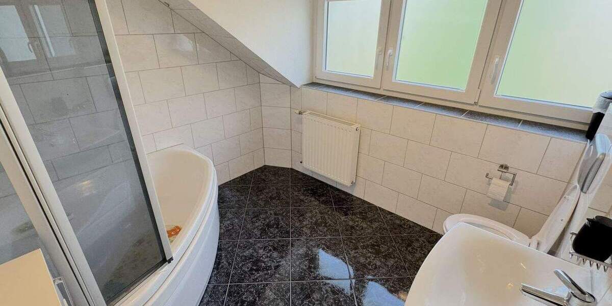 Etagenwohnung Neunkirchen/Saar Innenstadt - 3 Zimmer, 95 m&sup2;, 149.000&euro; | Angebot:25737024