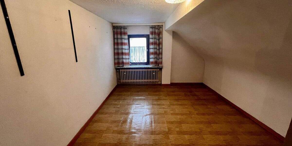 Einfamilienhaus Illingen - 7 Zimmer, 105 m&sup2;, 155.000&euro; | Angebot:25801738