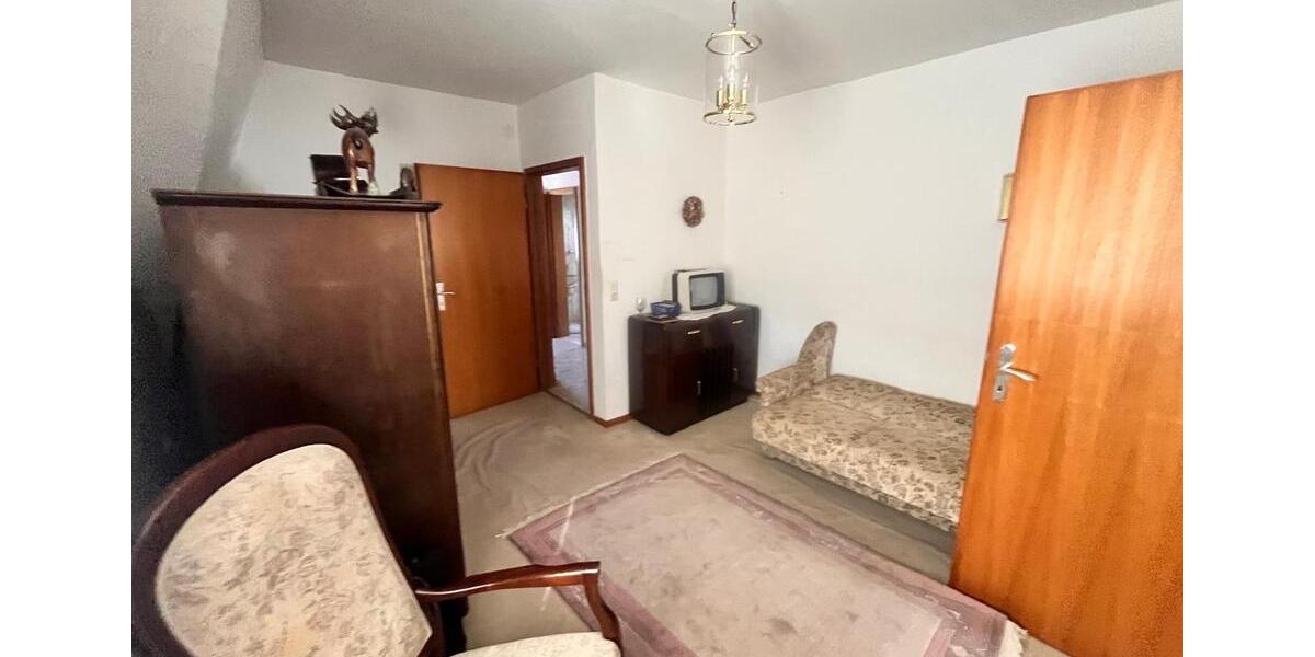 Einfamilienhaus Sankt Ingbert - 9 Zimmer, 219 m&sup2;, 285.000&euro; | Angebot:26992219