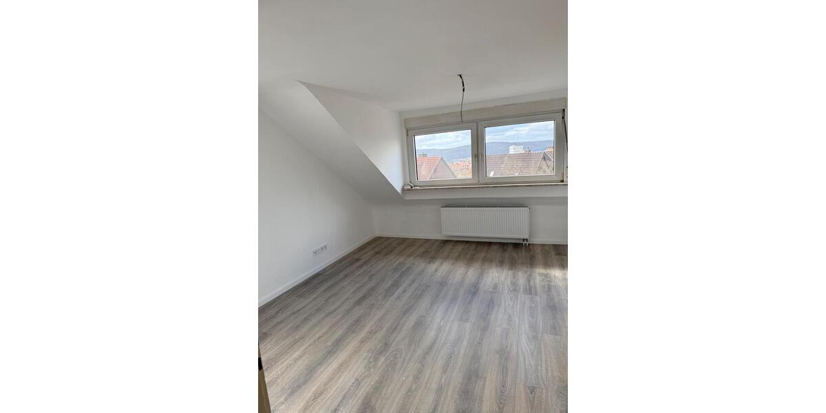 Dachgeschoßwohnung Saarbrücken West - 3 Zimmer, 75 m&sup2;, 800&euro; | Angebot:25636257