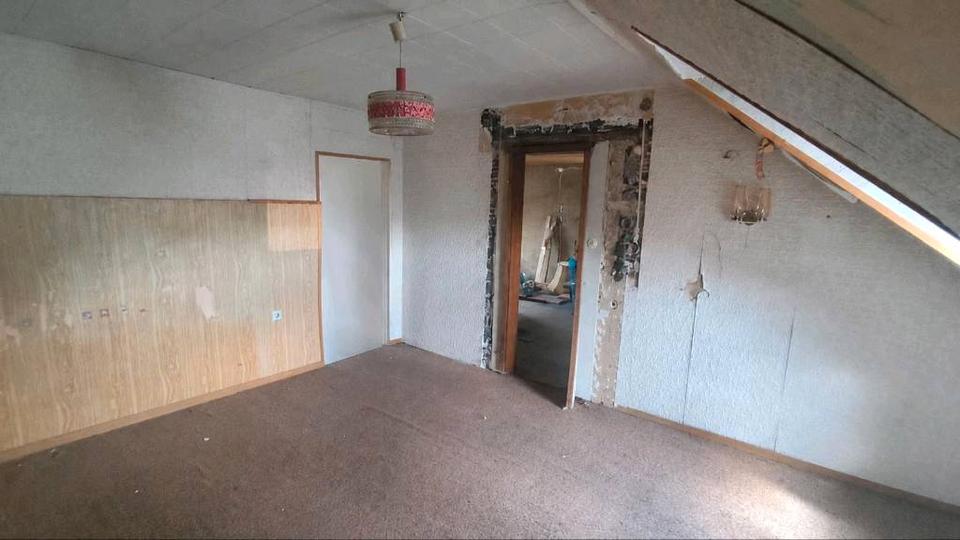 Doppelhaushälfte Saarbrücken Dudweiler - 6 Zimmer, 128 m&sup2;, 95.000&euro; | Angebot:26739300