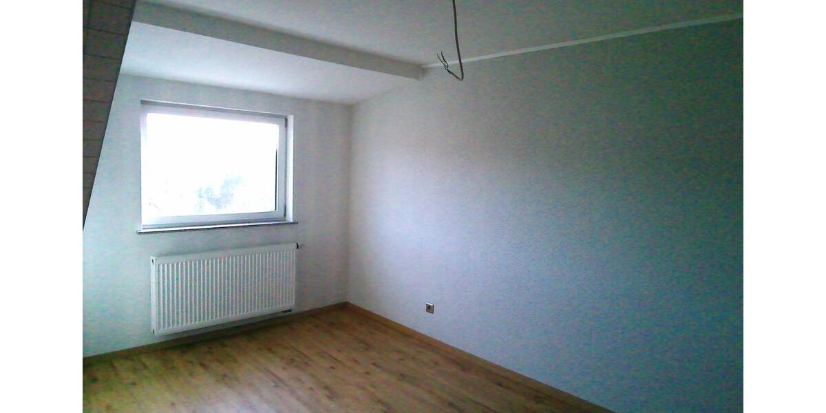 Dachgeschoßwohnung Quierschied - 4 Zimmer, 100 m&sup2;, 620&euro; | Angebot:25639253