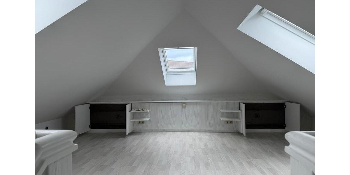 Dachgeschoßwohnung Saarbrücken Kieselhumes - 4 Zimmer, 65 m&sup2;, 1.000&euro; | Angebot:25830978