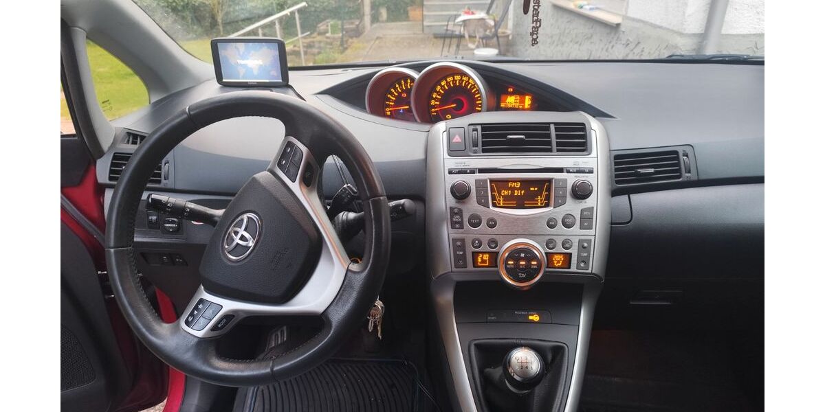 Toyota Verso 197.251 km 3.200 &euro; Saarbrücken 66121