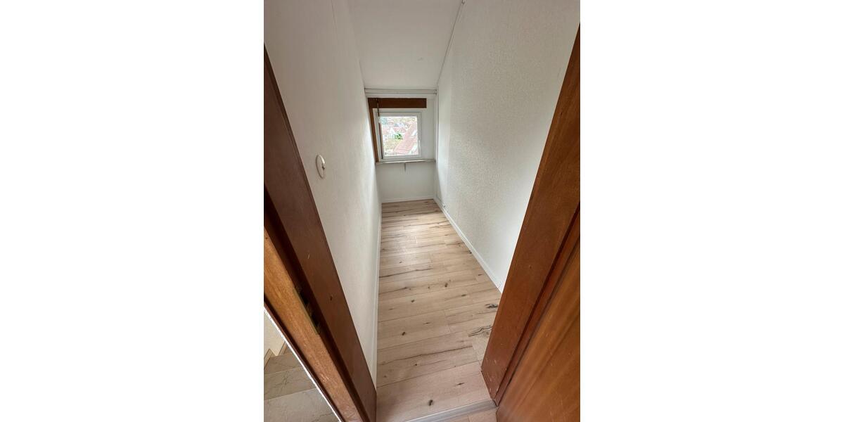 Dachgeschoßwohnung Marpingen - 3 Zimmer, 90 m&sup2;, 700&euro; | Angebot:26021107