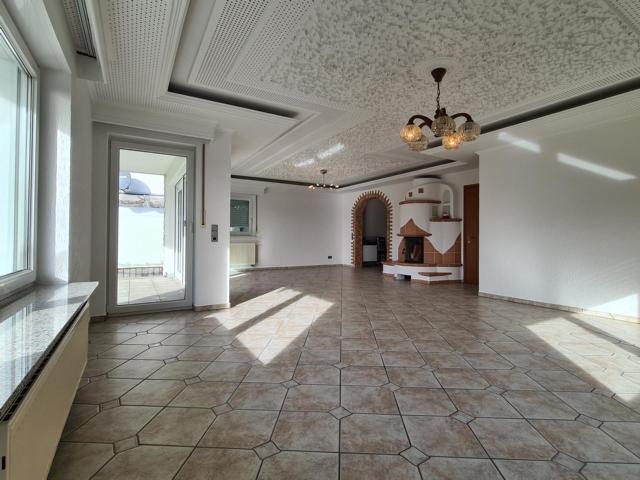 Exklusives neuwertiges Wohnhaus in schöner Stadtrandlage - Einfamilienhaus Homburg | Angebot:26882575