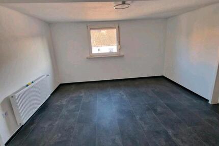 Wohnung Schiffweiler - 4 Zimmer, 100 m&sup2;, 700&euro; | Angebot:25942084