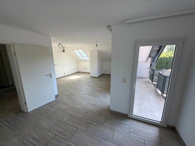 Dachgeschoßwohnung Nalbach - 3 Zimmer, 80 m&sup2;, 800&euro; | Angebot:26635859