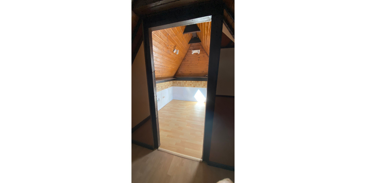 Dachgeschoßwohnung Ottweiler - 3 Zimmer, 90 m&sup2;, 600&euro; | Angebot:23361572