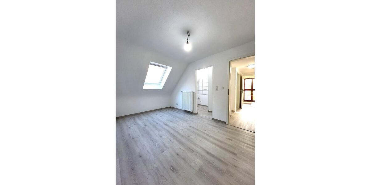 Dachgeschoßwohnung Saarbrücken Eschberg - 2.5 Zimmer, 51 m&sup2;, 560&euro; | Angebot:25840287