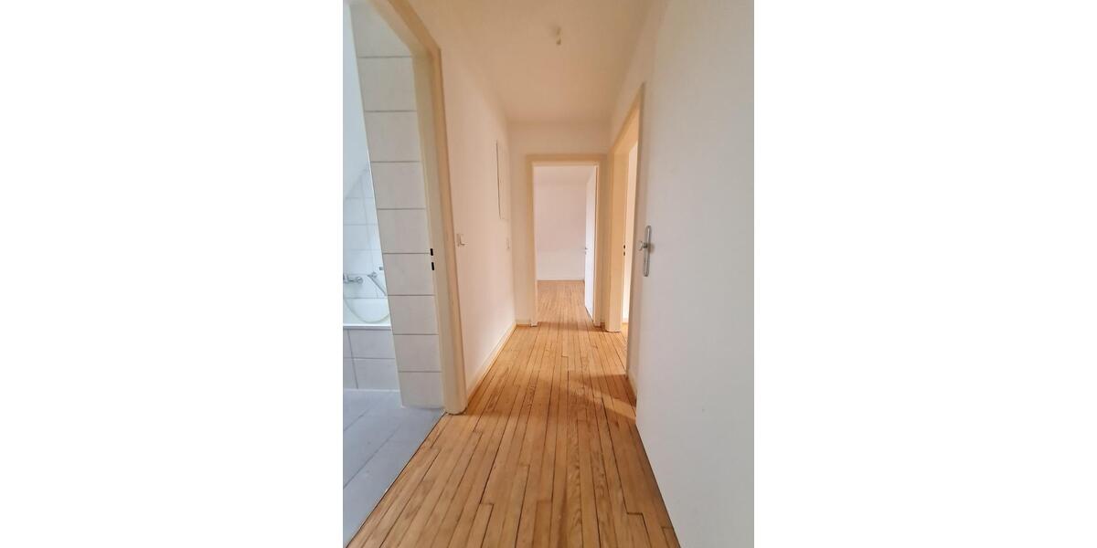 Dachgeschoßwohnung Saarbrücken West - 4 Zimmer, 100 m&sup2;, 850&euro; | Angebot:25378186