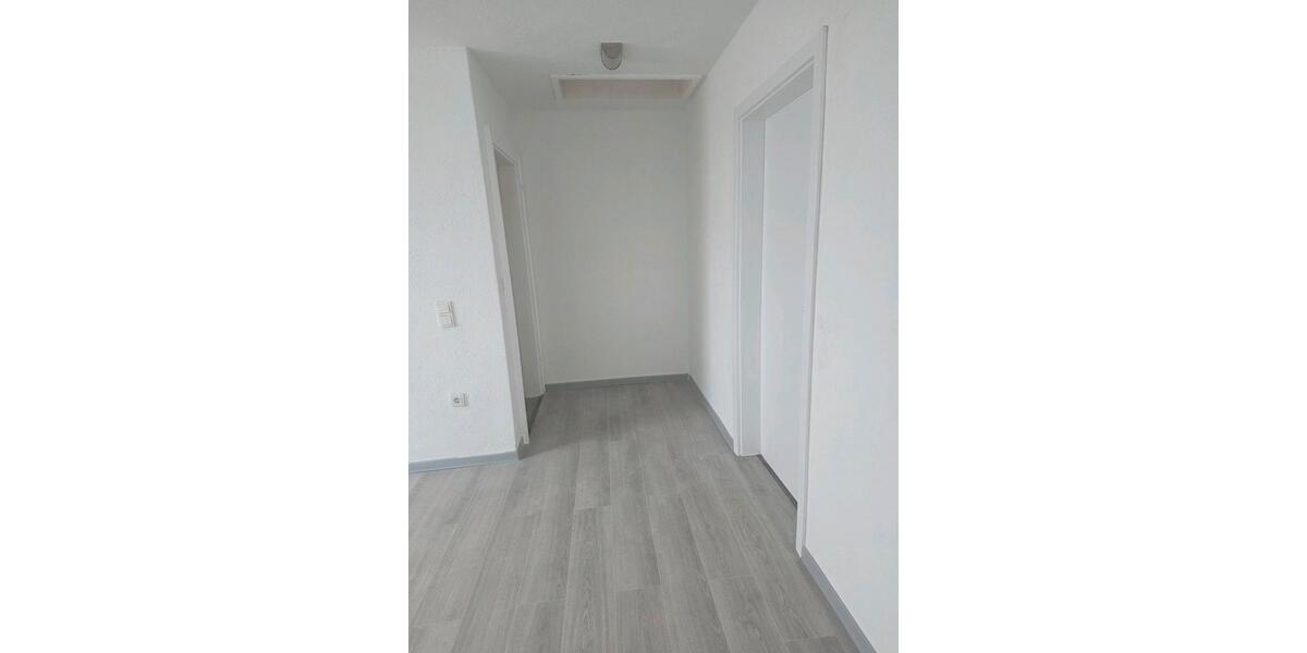 Dachgeschoßwohnung Saarbrücken West - 4 Zimmer, 105 m&sup2;, 700&euro; | Angebot:26681399
