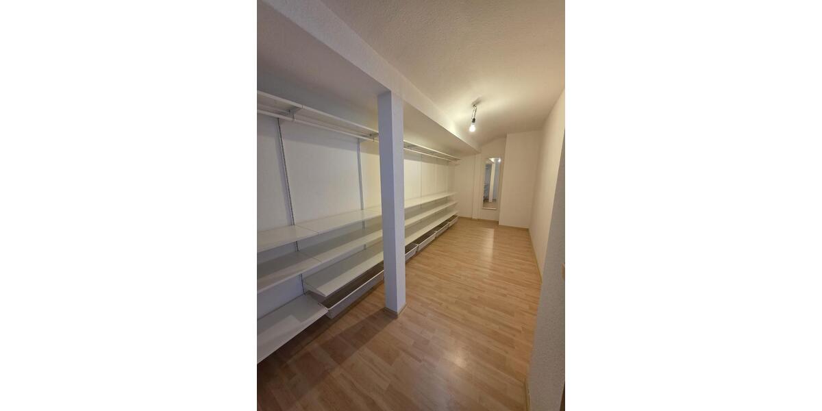 Dachgeschoßwohnung Saarbrücken Kieselhumes - 3.5 Zimmer, 115 m&sup2;, 995&euro; | Angebot:26478630