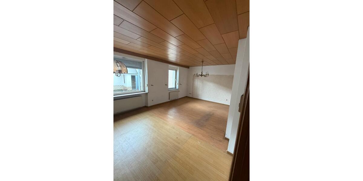 Einfamilienhaus Wadgassen - 5 Zimmer, 150 m&sup2;, 74.000&euro; | Angebot:25988431