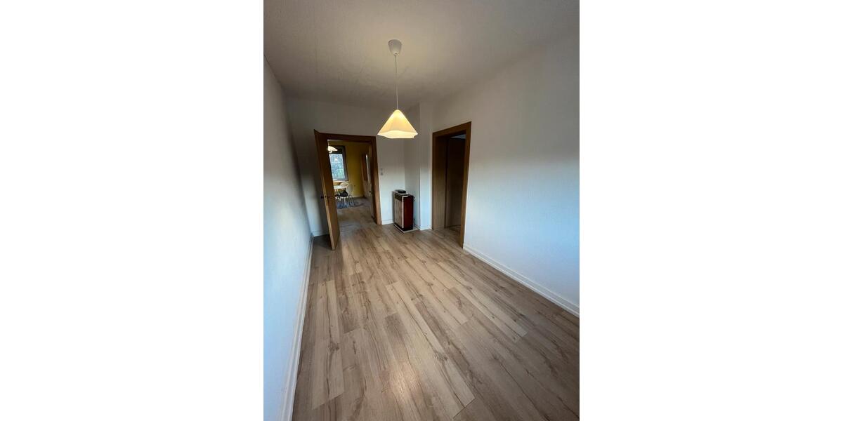 Etagenwohnung Saarbrücken Eschberg - 3 Zimmer, 75 m&sup2;, 680&euro; | Angebot:25614160