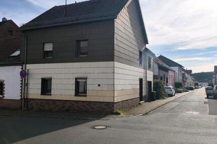 Haus Dillingen (Saar) - 6 Zimmer, 120 m&sup2;, 100.000&euro; | Angebot:24470013