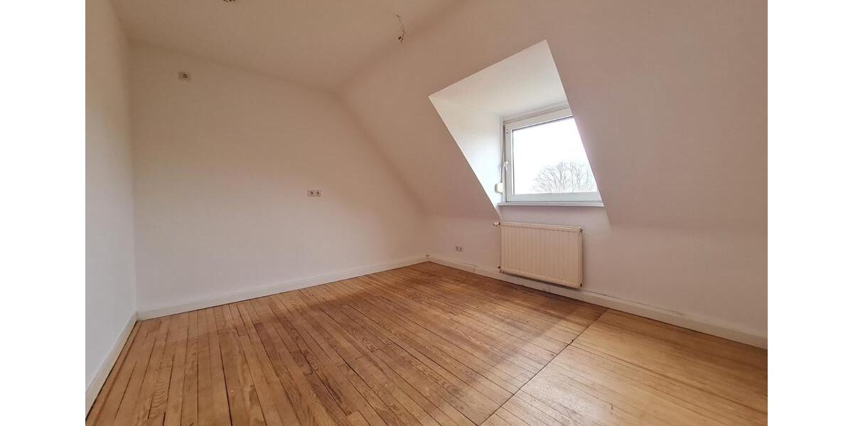 Dachgeschoßwohnung Saarbrücken West - 4 Zimmer, 100 m&sup2;, 850&euro; | Angebot:25378186