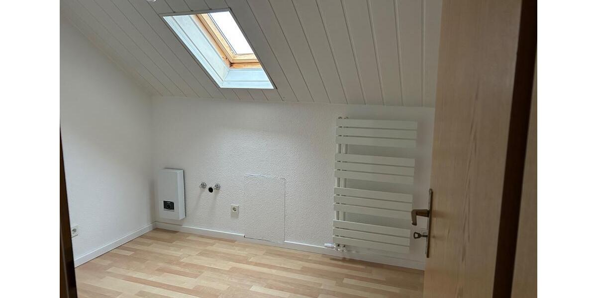 Dachgeschoßwohnung Saarbrücken West - 2 Zimmer, 50 m&sup2;, 450&euro; | Angebot:25719132