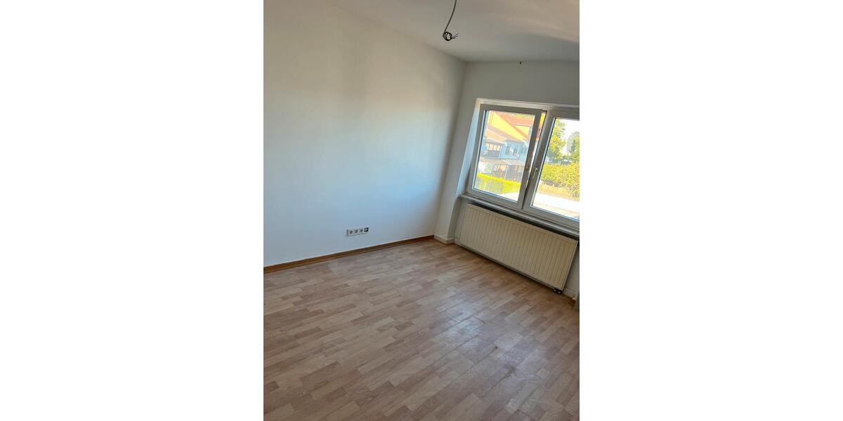 Dachgeschoßwohnung Saarlouis - 4 Zimmer, 90 m&sup2;, 670&euro; | Angebot:25601138