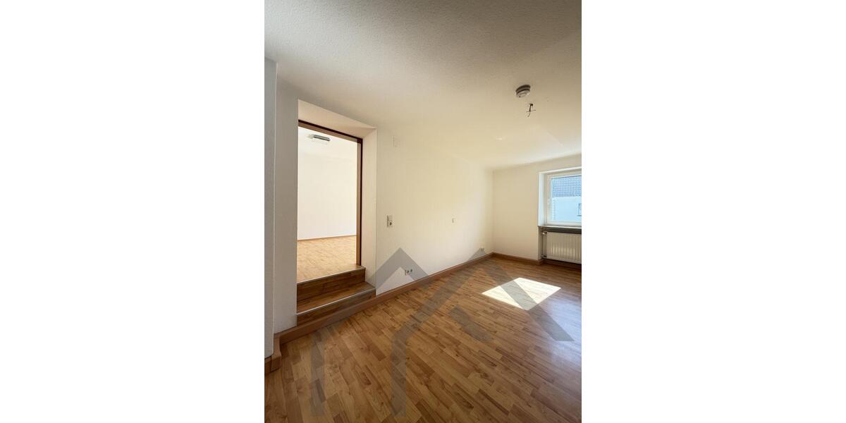 Etagenwohnung Blieskastel - 3 Zimmer, 83 m&sup2;, 700&euro; | Angebot:26620855