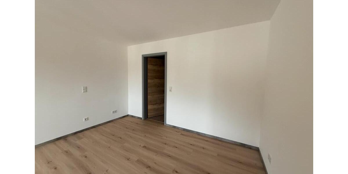 Etagenwohnung Saarbrücken Brebach-Fechingen - 2 Zimmer, 85 m&sup2;, 1.200&euro; | Angebot:25853637