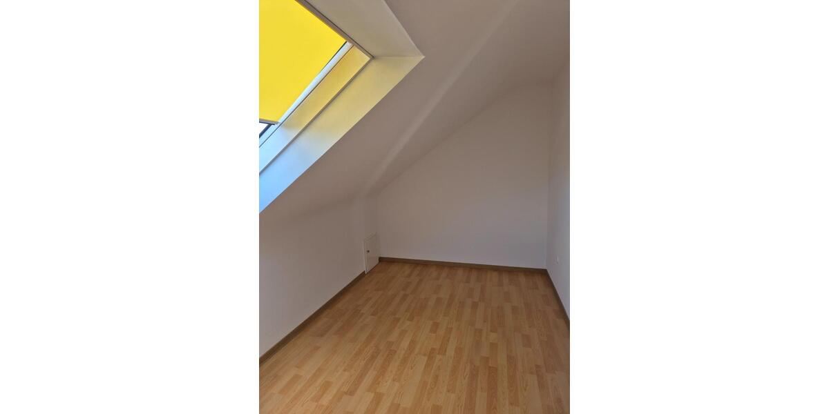 Etagenwohnung Saarbrücken West - 6 Zimmer, 120 m&sup2;, 1.000&euro; | Angebot:25307885