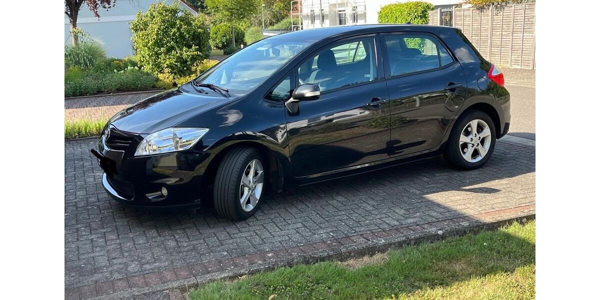 Toyota Auris 90.000 km 7.900 &euro; Schwalbach 66773