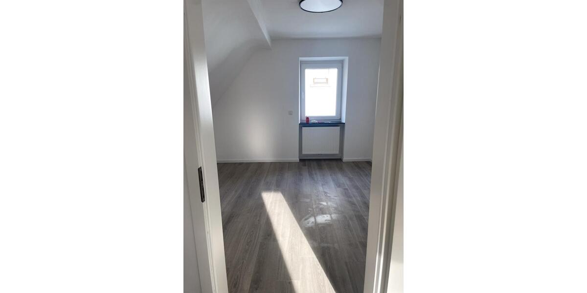 Dachgeschoßwohnung Illingen - 3 Zimmer, 65 m&sup2;, 650&euro; | Angebot:25874200