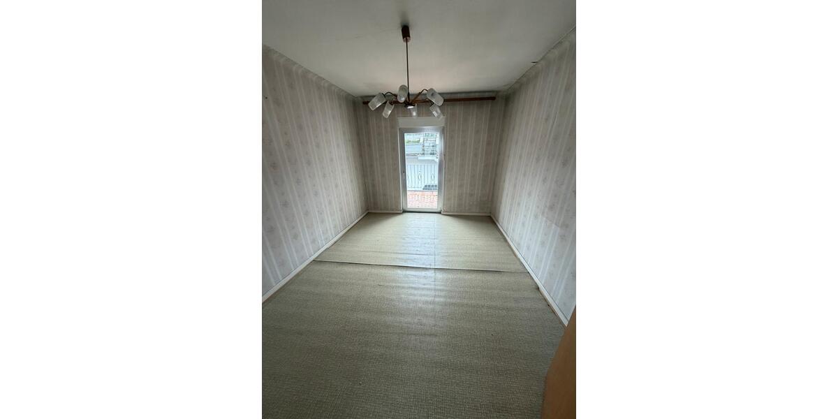 Einfamilienhaus Wadgassen - 5 Zimmer, 150 m&sup2;, 74.000&euro; | Angebot:25988431