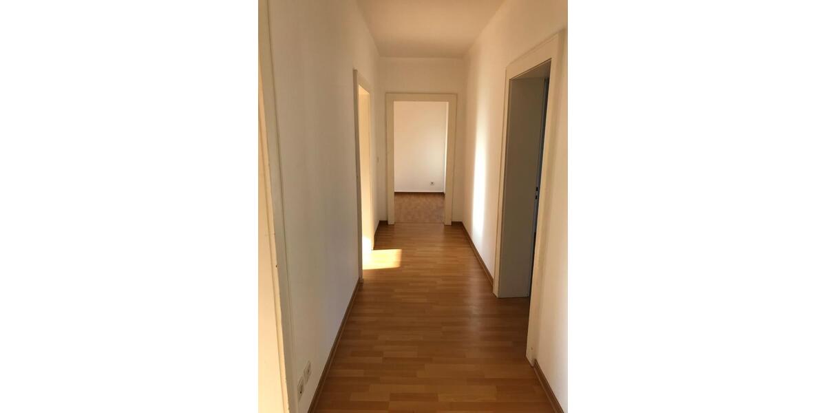 Etagenwohnung Saarbrücken Malstatt - 4 Zimmer, 90 m&sup2;, 680&euro; | Angebot:25422125