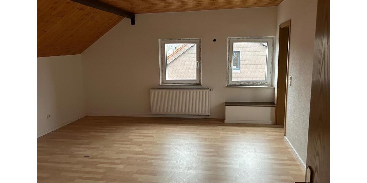 Dachgeschoßwohnung Saarbrücken West - 2 Zimmer, 50 m&sup2;, 450&euro; | Angebot:25719132