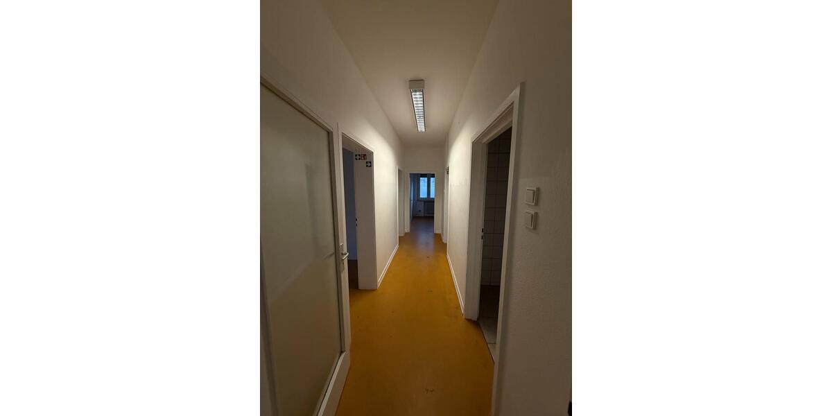 Etagenwohnung Saarbrücken Neue Bremm - 4 Zimmer, 160 m&sup2;, 2.500&euro; | Angebot:26024084