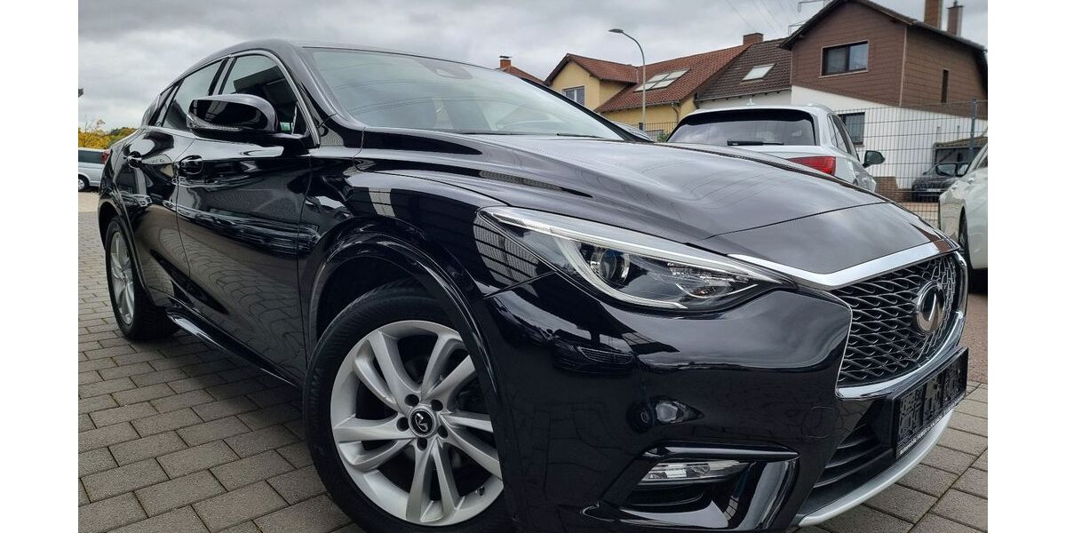 INFINITI Q30 116.000 km 11.900 &euro; Nalbach 66809