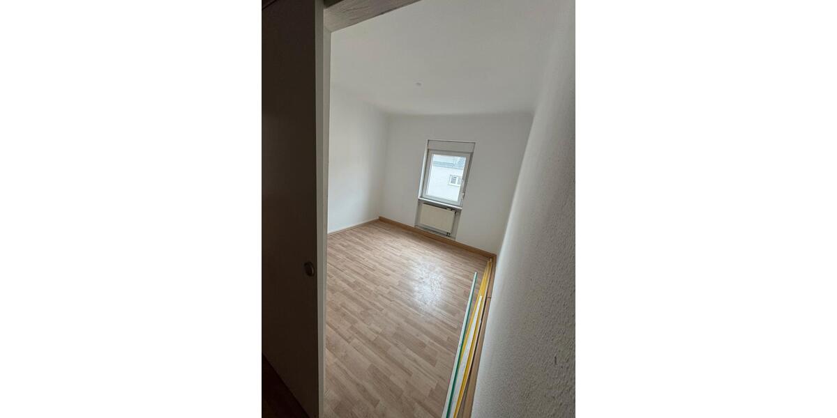 Etagenwohnung Saarbrücken - 3 Zimmer, 67 m&sup2;, 600&euro; | Angebot:25842163