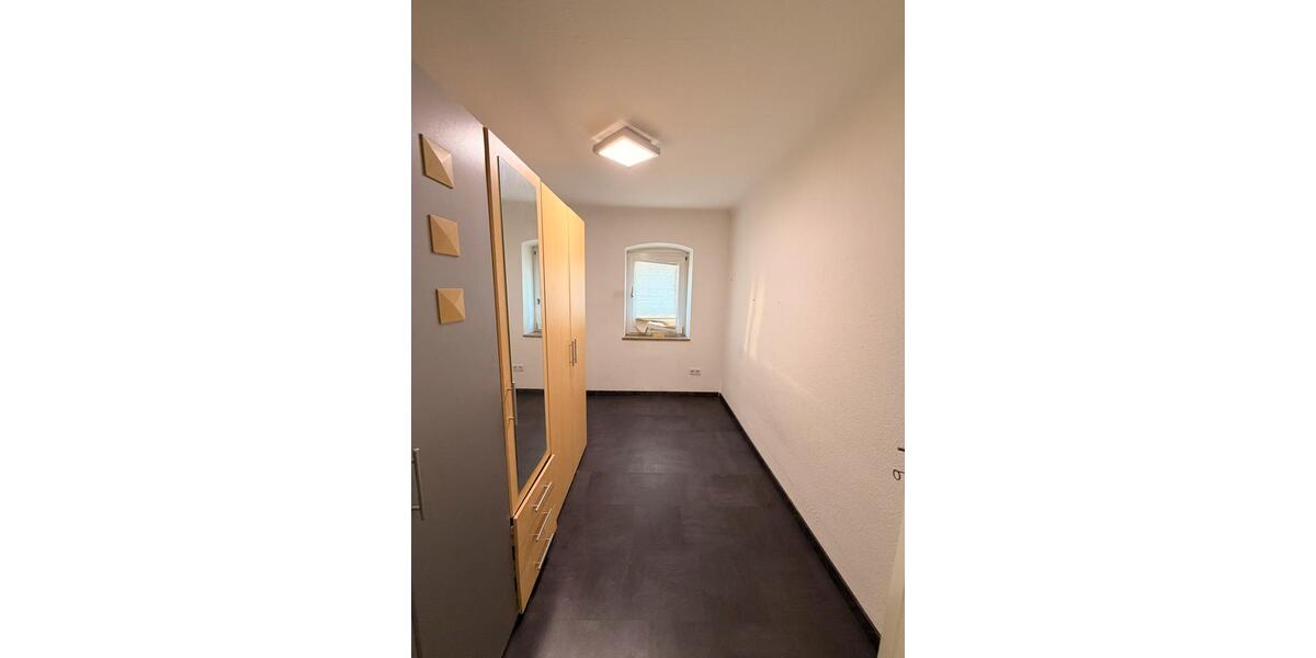 Etagenwohnung Schiffweiler - 6 Zimmer, 171 m&sup2;, 1.000&euro; | Angebot:25443001