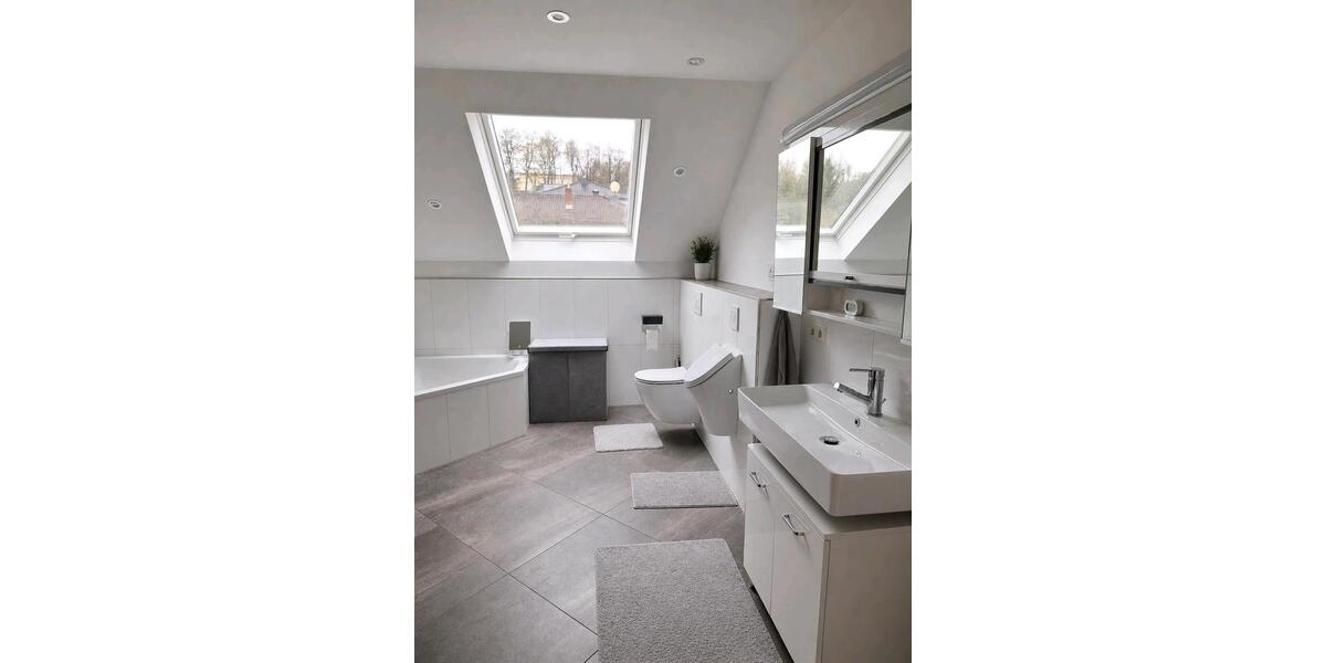 Etagenwohnung Saarbrücken Eschberg - 4 Zimmer, 125 m&sup2;, 1.150&euro; | Angebot:26413211