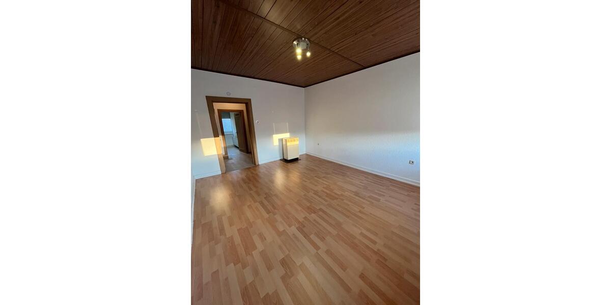 Etagenwohnung Saarbrücken Eschberg - 3 Zimmer, 75 m&sup2;, 680&euro; | Angebot:25614160