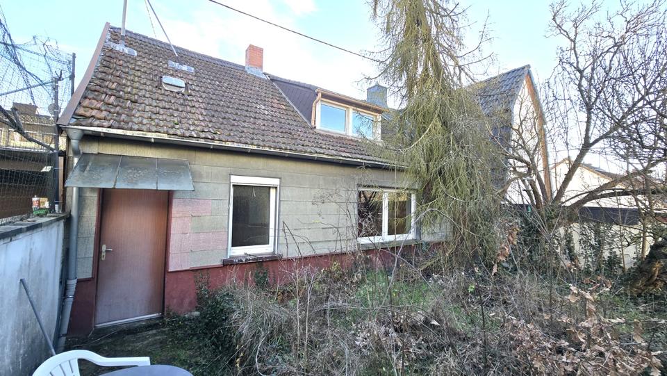Reihenhaus Saarbrücken Dudweiler - 5 Zimmer, 110 m&sup2;, 100.000&euro; | Angebot:26780235
