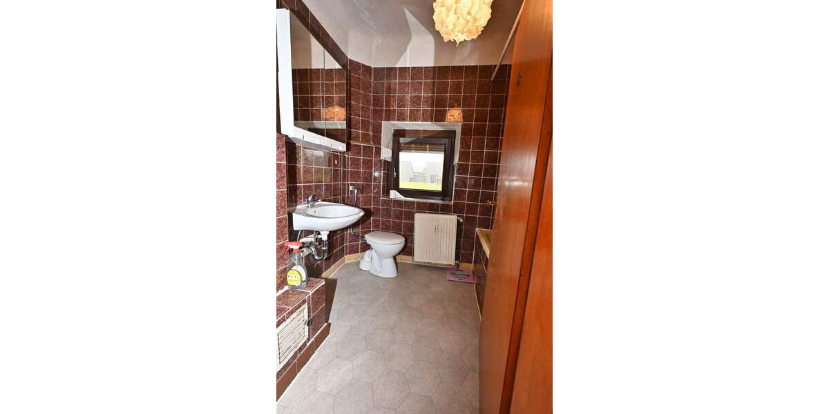 Einfamilienhaus Bexbach / Frankenholz Frankenholz - 7 Zimmer, 148 m&sup2;, 115.000&euro; | Angebot:25706690