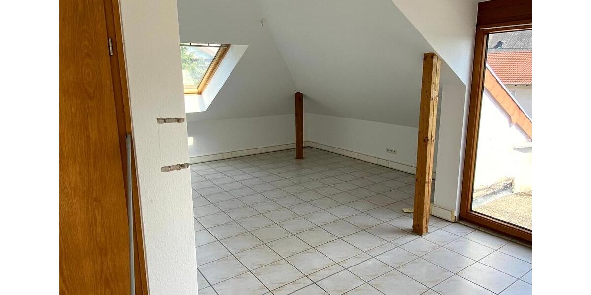 Dachgeschoßwohnung Schiffweiler - 2 Zimmer, 75 m&sup2;, 610&euro; | Angebot:25172676