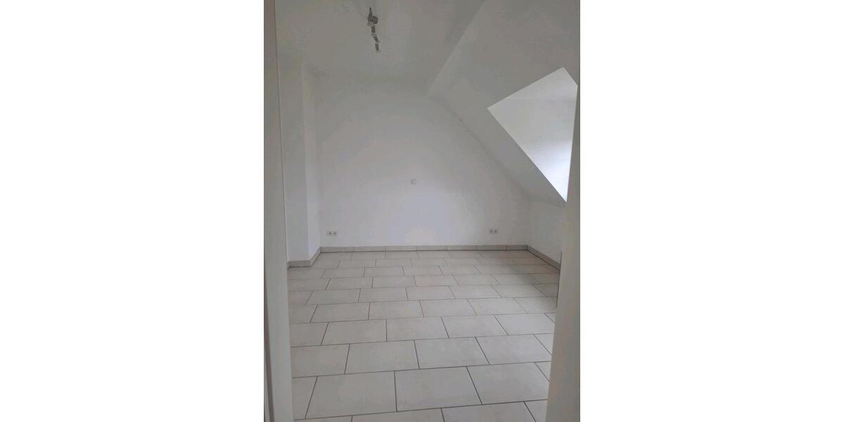 Dachgeschoßwohnung Völklingen - 2 Zimmer, 70 m&sup2;, 500&euro; | Angebot:24429446