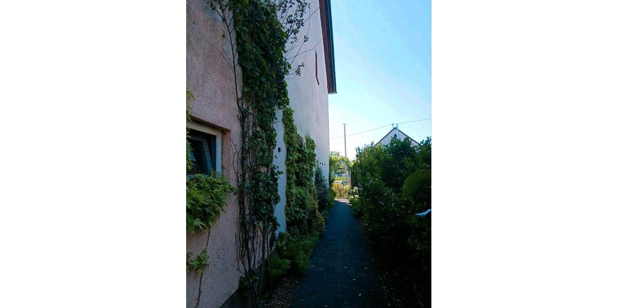 Einfamilienhaus Schiffweiler - 7 Zimmer, 180 m&sup2;, 310.000&euro; | Angebot:26522720