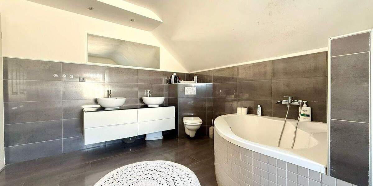 Freistehendes EFH mit großem Garten, Terrasse & Erweiterungspotenzial - saniert, neue Heizung (2023) - Einfamilienhaus Lebach | Angebot:25703541