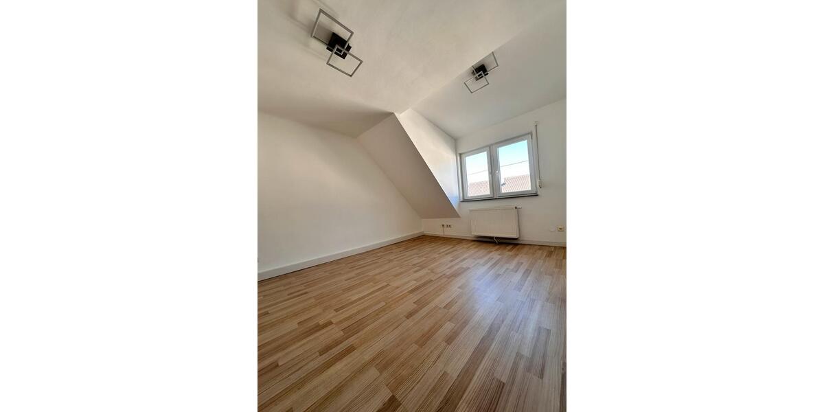 Dachgeschoßwohnung Dillingen (Saar) - 2 Zimmer, 20 m&sup2;, 390&euro; | Angebot:25539832