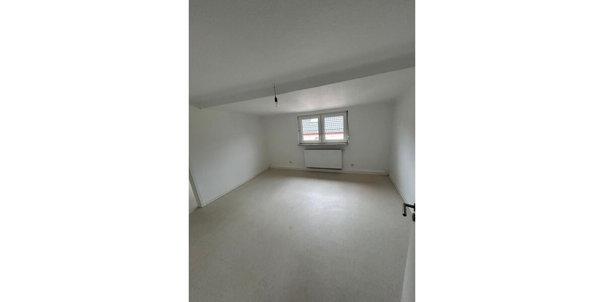 Dachgeschoßwohnung Neunkirchen - 3 Zimmer, 80 m&sup2;, 680&euro; | Angebot:25722976