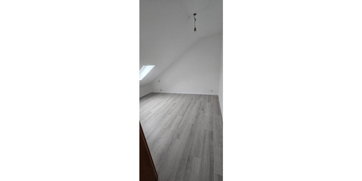 Dachgeschoßwohnung Saarbrücken West - 3 Zimmer, 85 m&sup2;, 1.050&euro; | Angebot:25655773