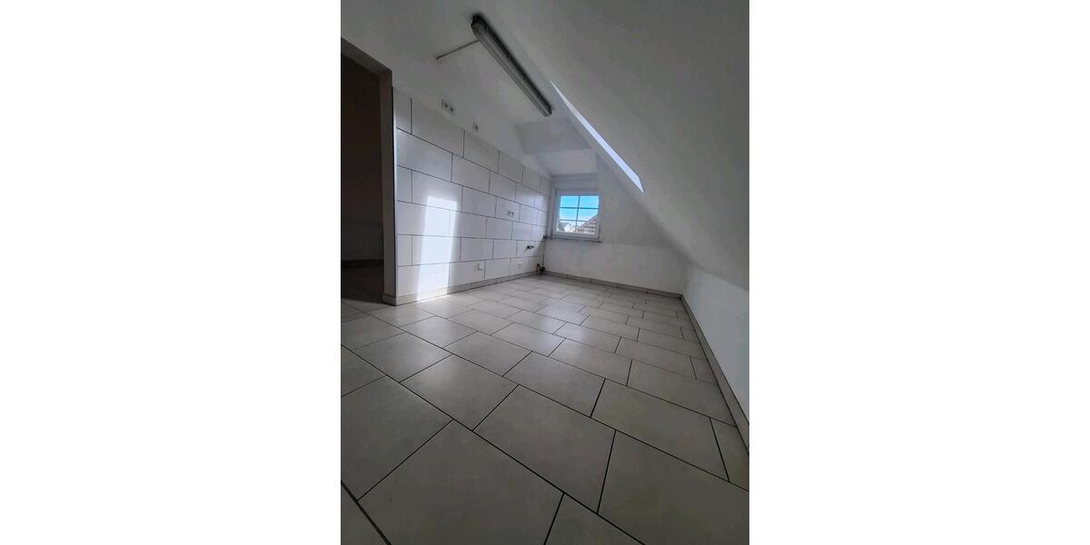 Dachgeschoßwohnung Völklingen - 2 Zimmer, 70 m&sup2;, 500&euro; | Angebot:24429446