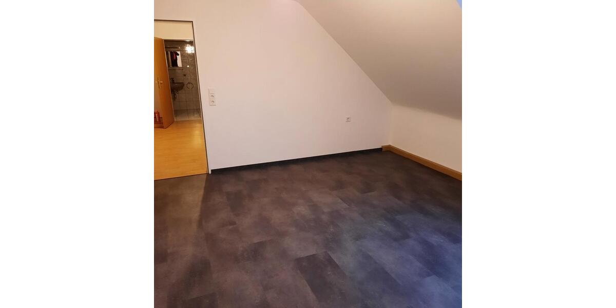 Dachgeschoßwohnung Neunkirchen Heinitz - 3 Zimmer, 85 m&sup2;, 480&euro; | Angebot:25888025